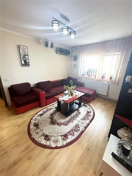 Apartament cu 3 camere semidecomandat, mobilat în Inel I