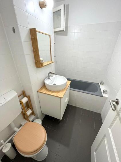Apartament cu 3 camere decomandat în Dristor