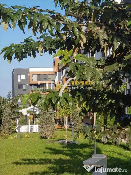 Apartament cu 3 camere decomandat în Carrefour