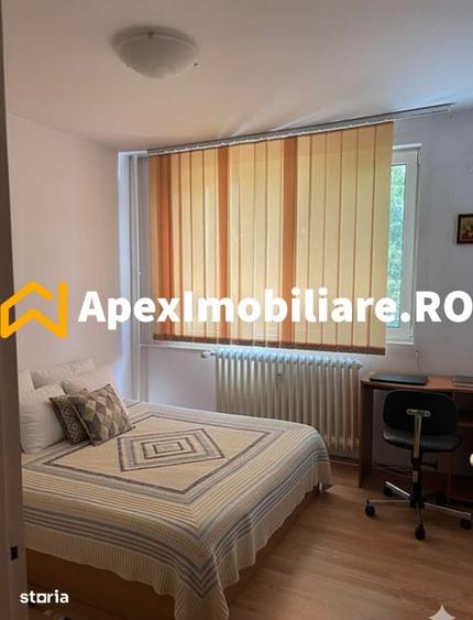 Apartament cu 3 camere decomandat în Drumul Taberei
