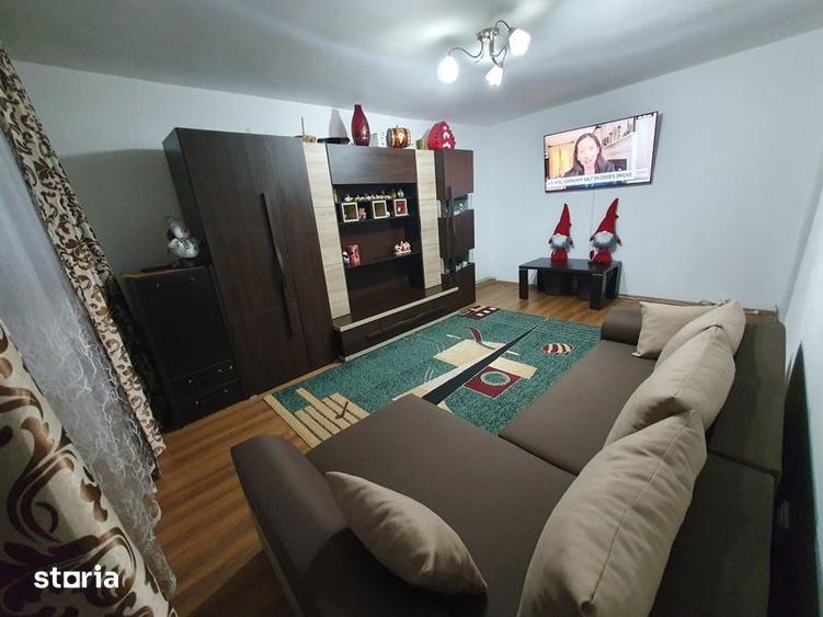 Apartament cu 4 camere decomandat în Est