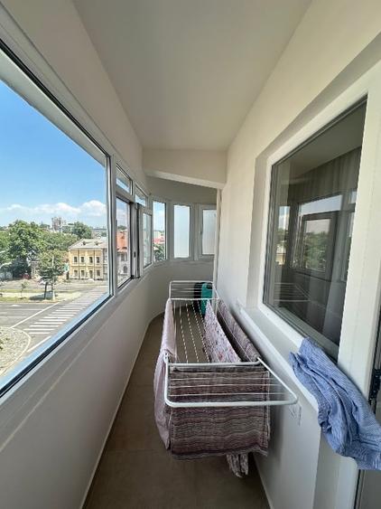 Apartament cu 3 camere decomandat, mobilat în Central