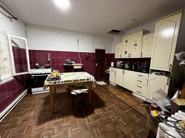Casă cu 4 camere în Buzaului