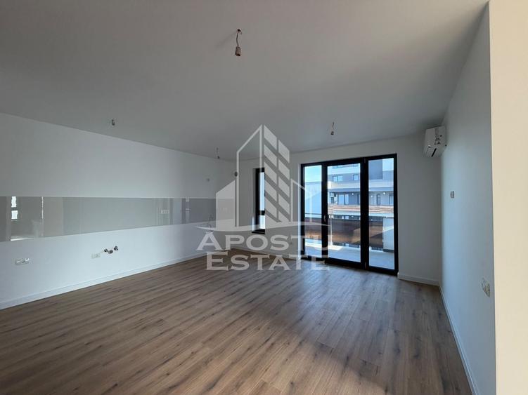 Apartament cu 3 camere semidecomandat în Torontalului