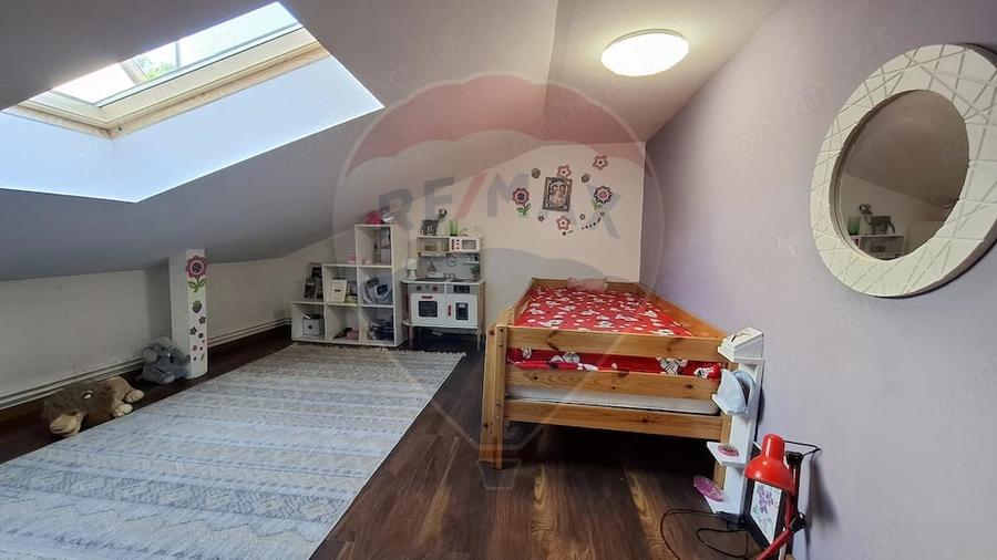 Casă cu 5 camere cu Teren 20 Mp în Central