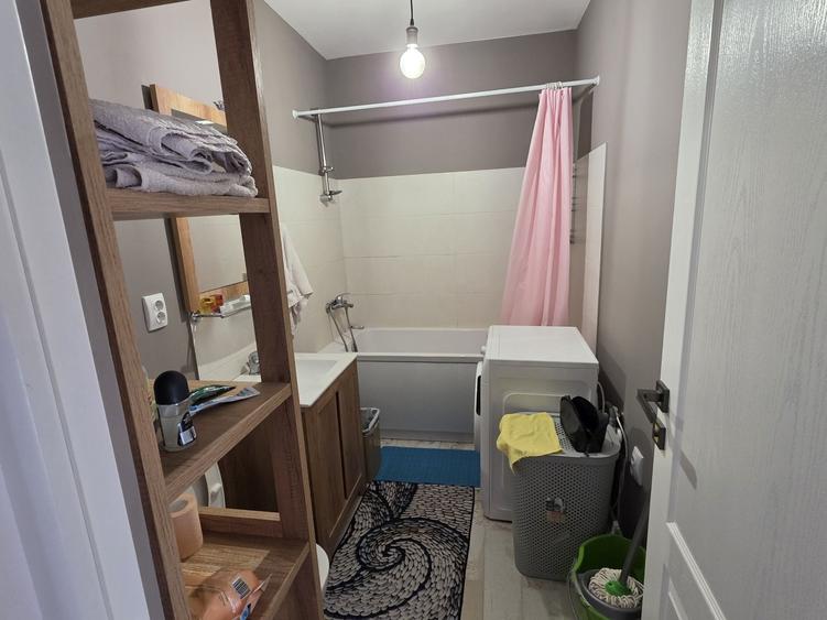 Apartament cu 2 camere semidecomandat în Florești