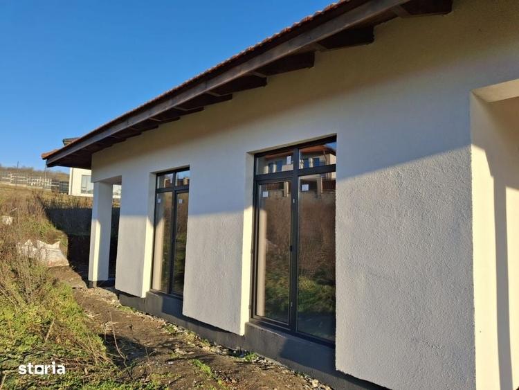 Casă cu 3 camere în Câmpenești