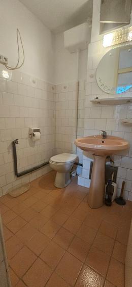 Apartament cu 3 camere decomandat, mobilat în Aradului