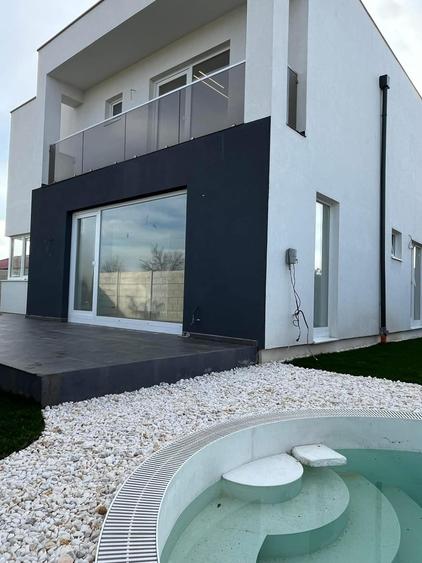 Casă individuală cu 5 camere cu Canalizare în Oncea