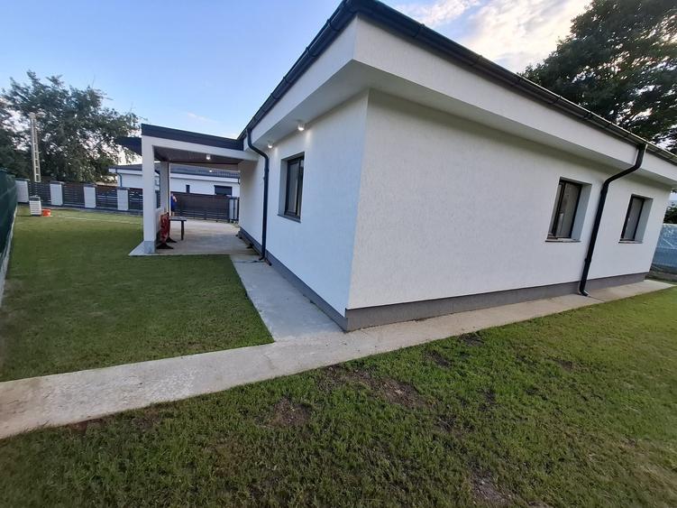 Casă cu 4 camere în Exterior Vest