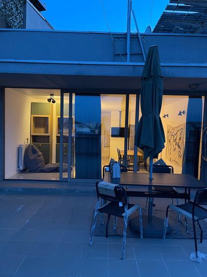 Apartament cu 4 camere decomandat, mobilat în Polonă