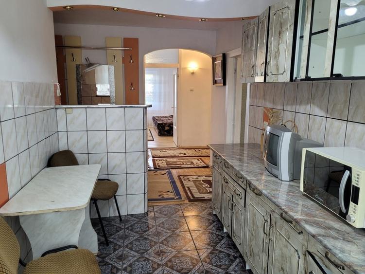 Apartament cu 3 camere decomandat în Exterior Vest