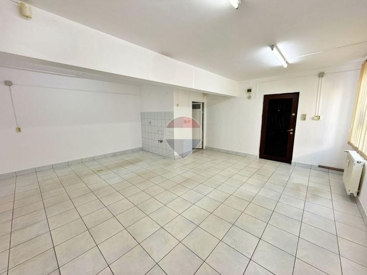Spațiu comercial, de 54 mp, în Confecții