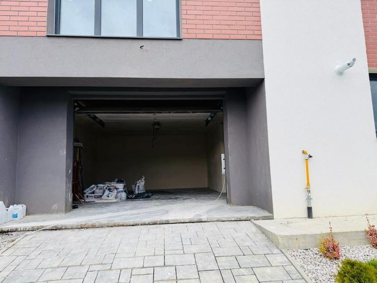 Duplex cu 5 camere cu Canalizare în Florești
