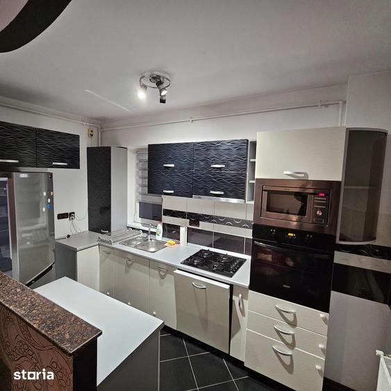 Apartament cu 3 camere decomandat în Turnișor