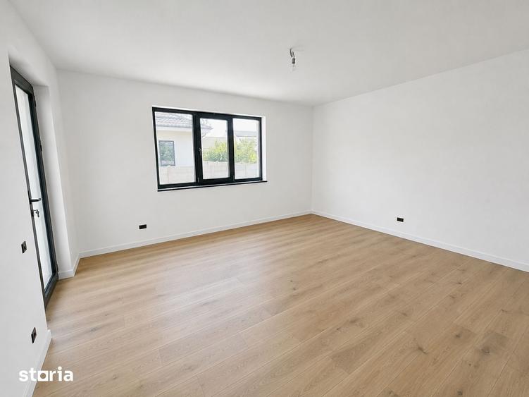 Casă cu 4 camere cu Teren 400 Mp în Domnești