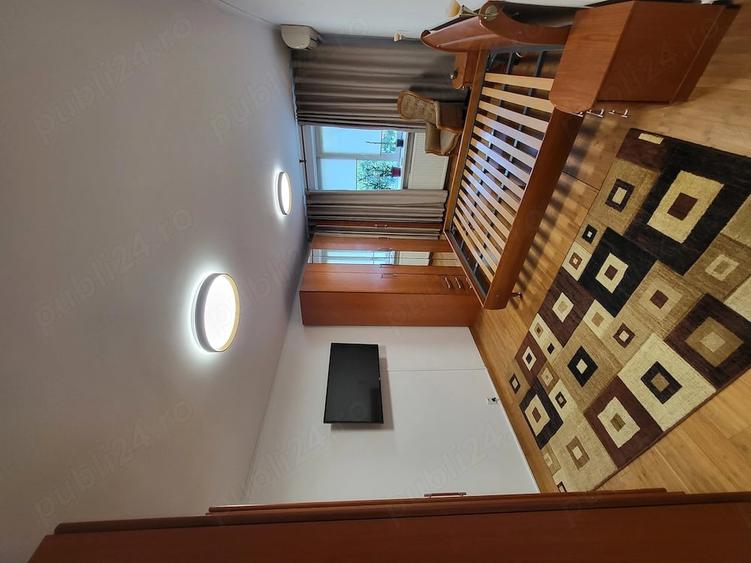 Apartament cu 3 camere semidecomandat în Ghencea