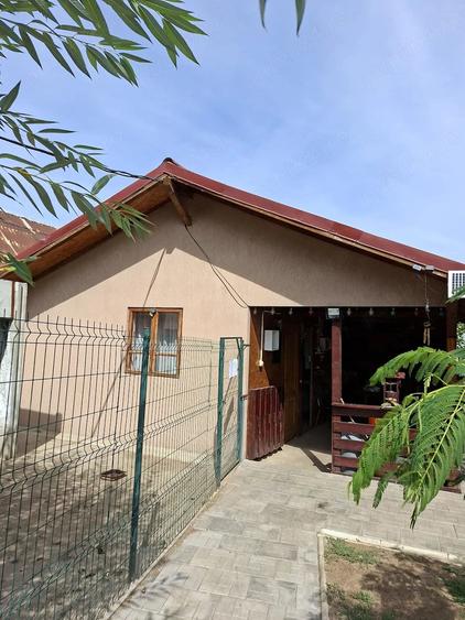 Casă cu 2 camere cu Teren 1000 Mp în Central