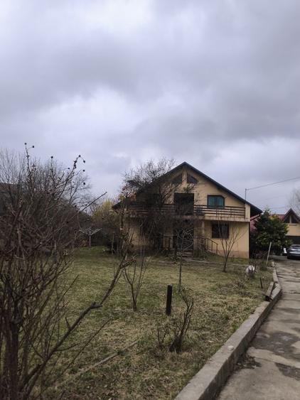 Casă cu 4 camere în Ipotești