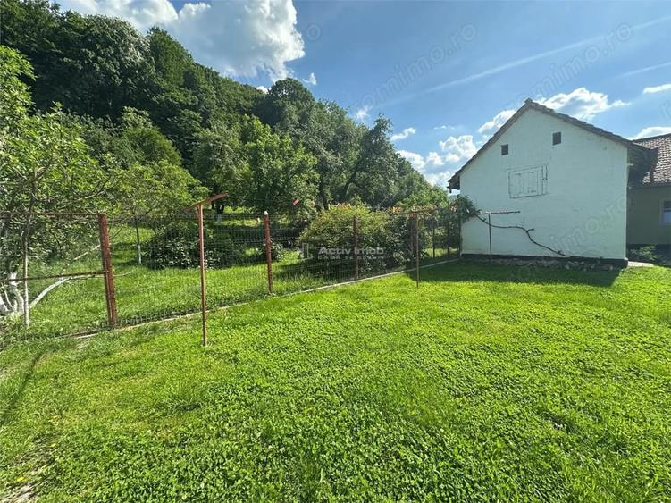 Casă cu 4 camere cu Teren 1000 Mp în Est