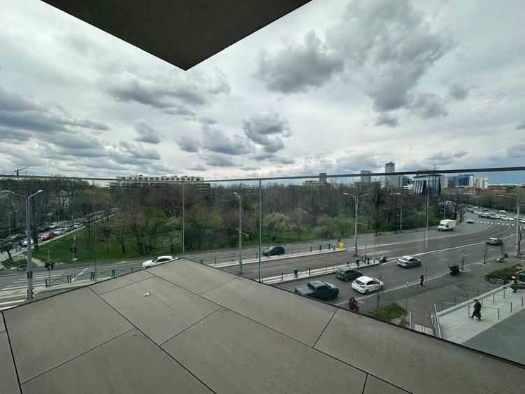 Apartament cu 4 camere decomandat în Barbu Văcărescu