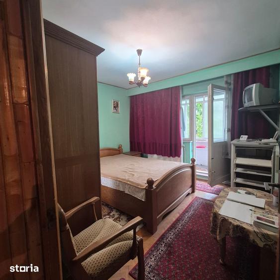 Apartament cu 4 camere decomandat în Republicii