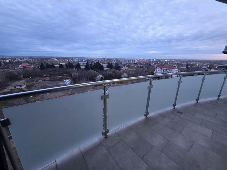 Apartament cu 3 camere decomandat în Exterior Vest