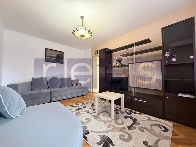 Apartament cu 3 camere semidecomandat în Pajura