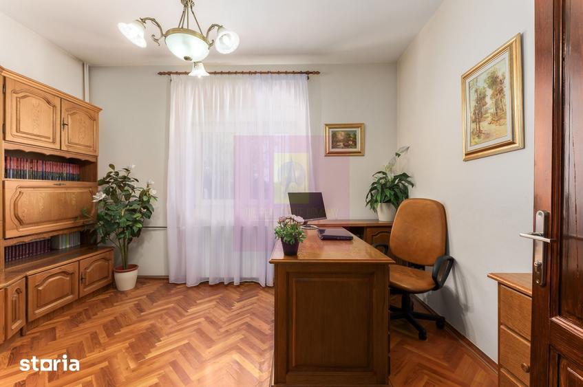 Casă cu 8 camere cu Teren 510 Mp în Tei