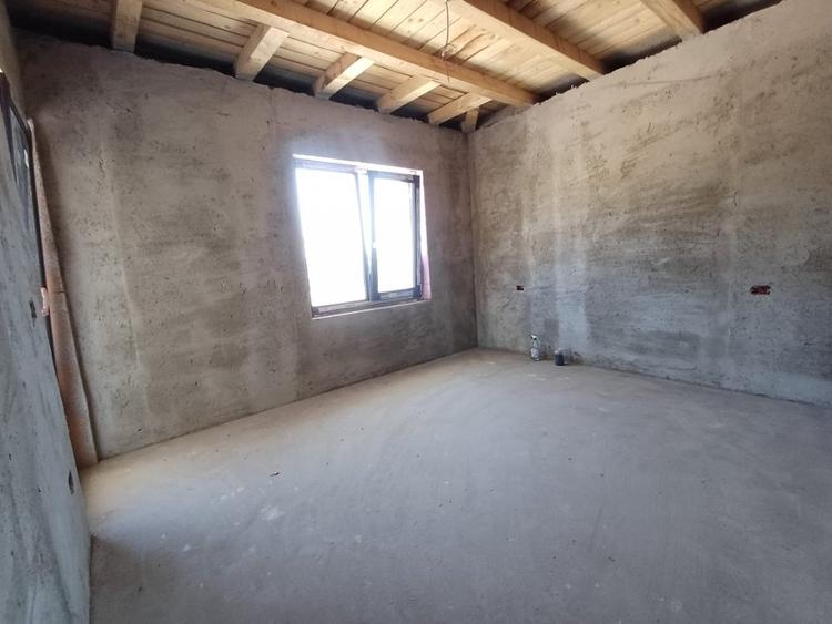 Casă individuală cu 4 camere cu Teren 430 Mp în Valea Adâncă