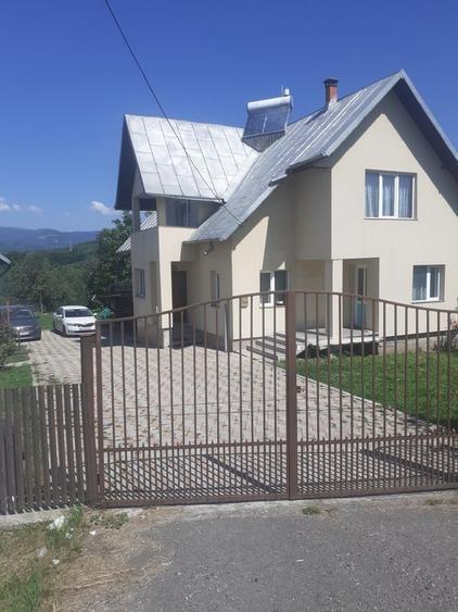 Casă cu 3 camere în Valea Mare