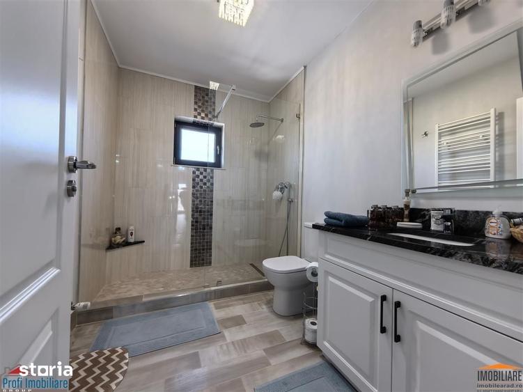Casă cu 6 camere cu Teren 1523 Mp în Livada