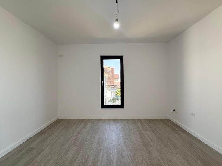 Casă individuală cu 5 camere cu Canalizare în Sud-Vest