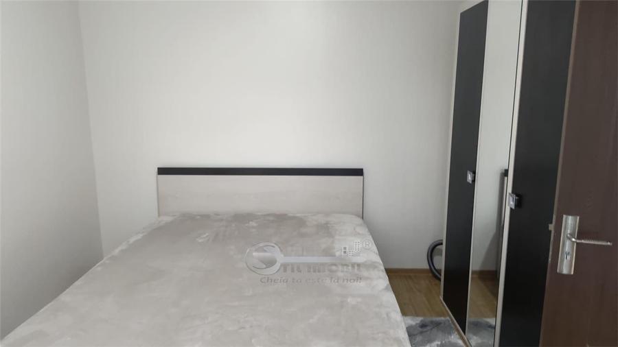 Apartament cu 3 camere nedecomandat în Podu Roș