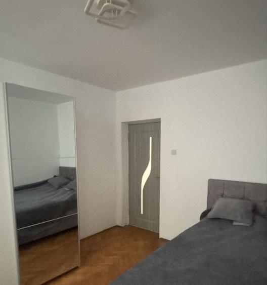 Apartament cu 4 camere decomandat în Central