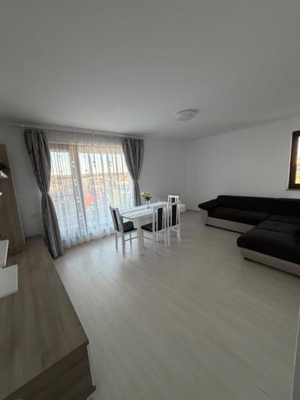 Apartament cu 4 camere decomandat, mobilat în Sisești