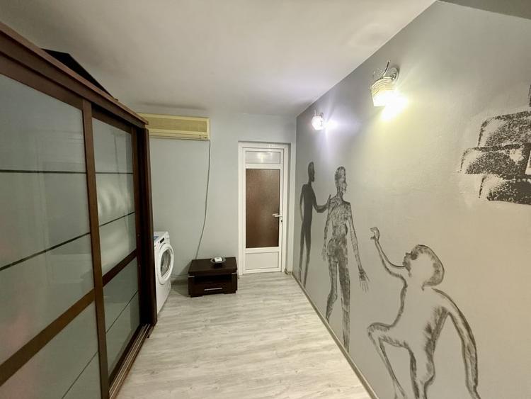 Apartament cu 4 camere decomandat în Trocadero