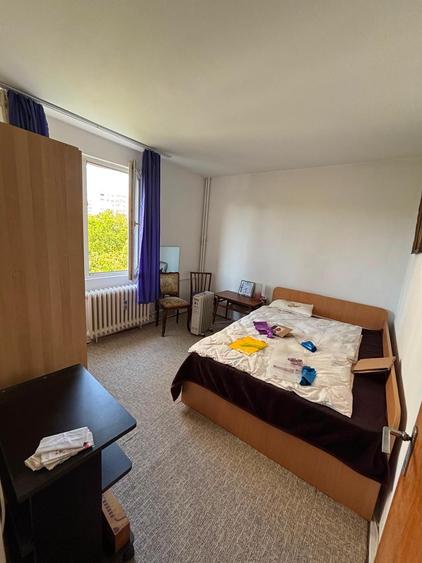 Apartament cu 3 camere decomandat în Drumul Taberei