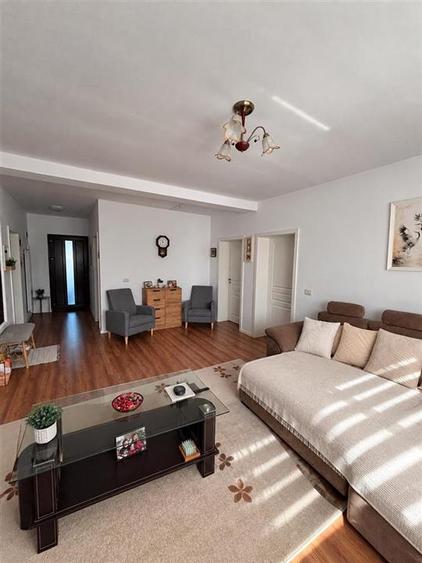 Casă cu 4 camere cu Teren 480 Mp în Valea Adâncă