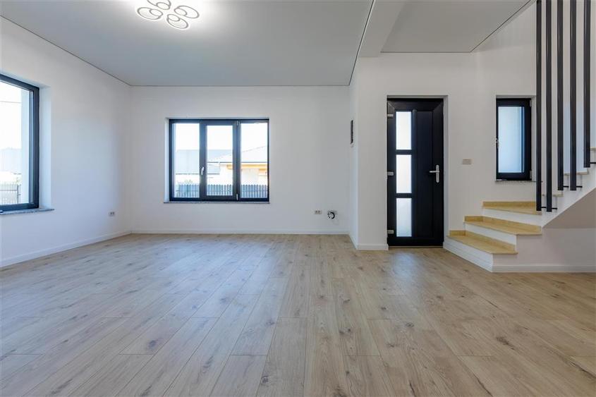 Casă individuală cu 3 camere cu Teren 385 Mp în Central