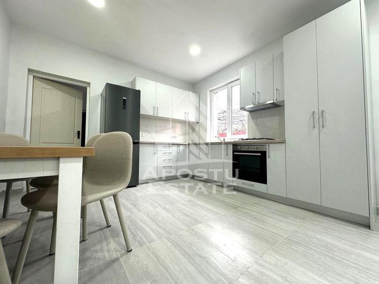 Apartament cu 3 camere decomandat, mobilat în Boul Roșu