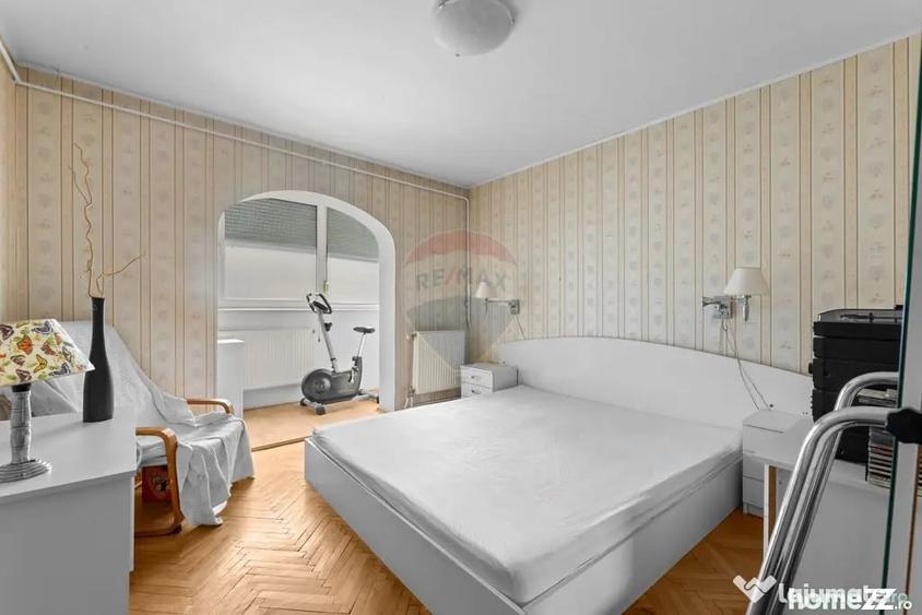 Apartament cu 3 camere decomandat în Podgoria