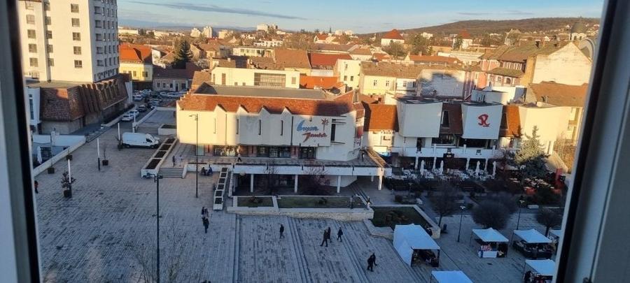 Apartament cu 2 camere decomandat în Central