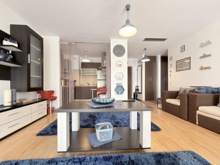 Apartament cu 2 camere semidecomandat, mobilat în Sat Vacanță