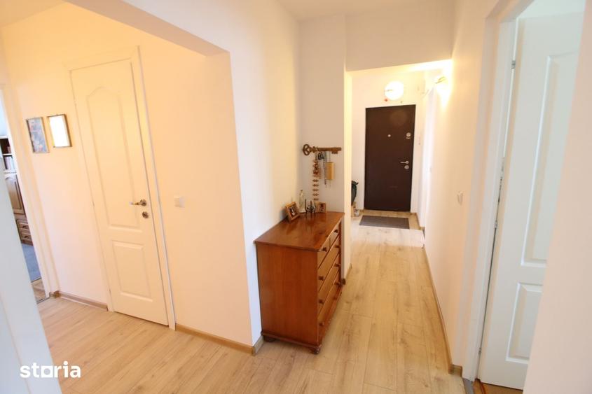 Apartament cu 4 camere decomandat în Piața Centrală