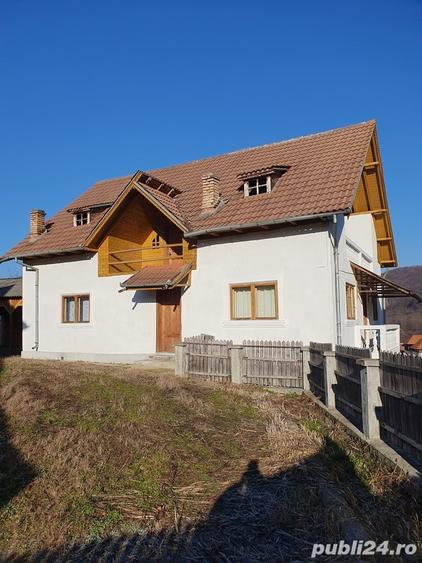 Casă cu 7 camere cu Teren 1362 Mp în Malu cu Flori