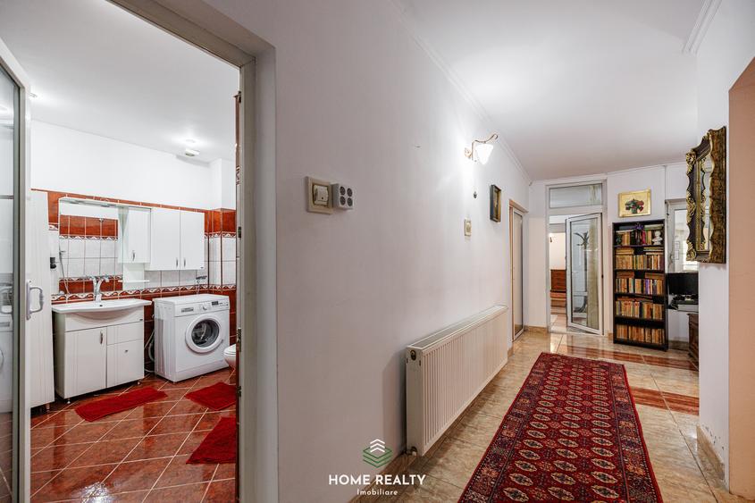 Casă individuală cu 6 camere cu Canalizare în Sud-Vest
