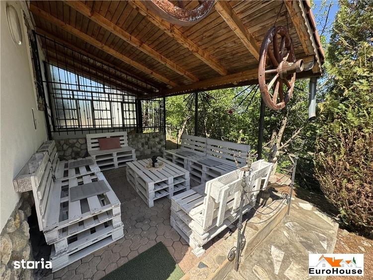 Casă cu 4 camere cu Teren 2700 Mp în Central