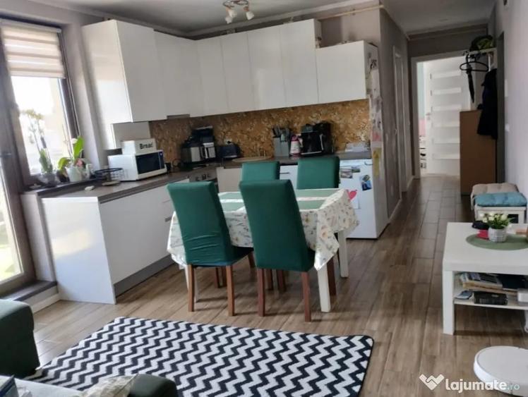 Apartament cu 3 camere semidecomandat în Mărăști