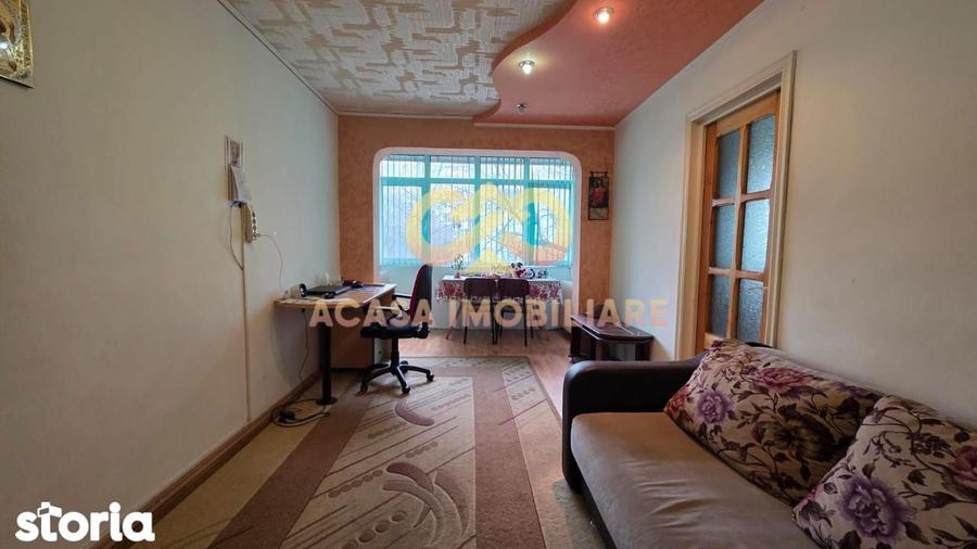 Apartament cu 3 camere semidecomandat în Alexandru cel Bun